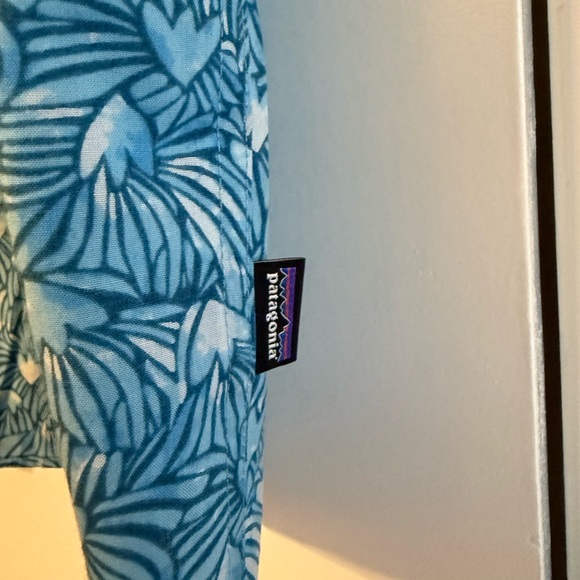 Patagonia Blue Leaf Pattern Men's Shirt - Picture 3 of 5